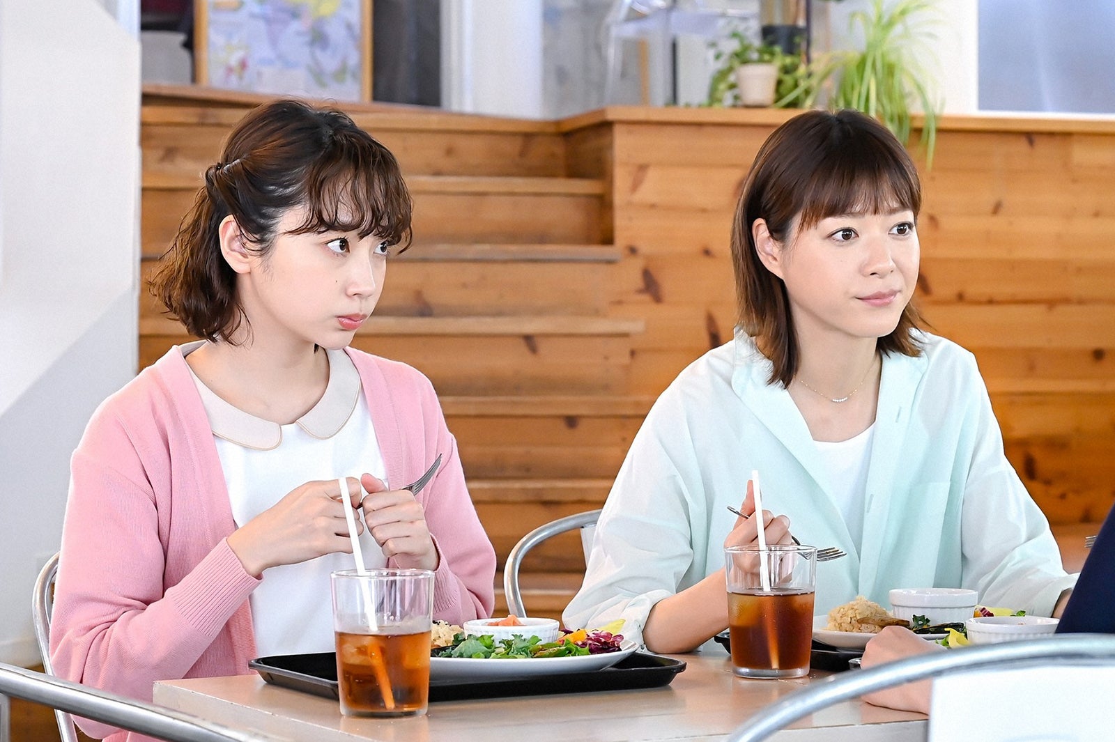 清水くるみ、上野樹里／「持続可能な恋ですか？～父と娘の結婚行進曲～」第5話より（C）TBS