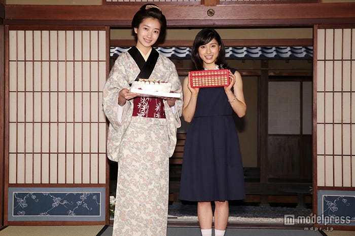 (左から)波瑠、土屋太鳳(画像提供:NHK)