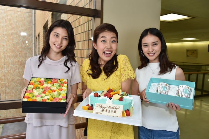 武井咲、滝沢秀明、橋本マナミが、横澤夏子の誕生日をサプライズ祝福!「このメンバーに祝ってもらえるなんて」