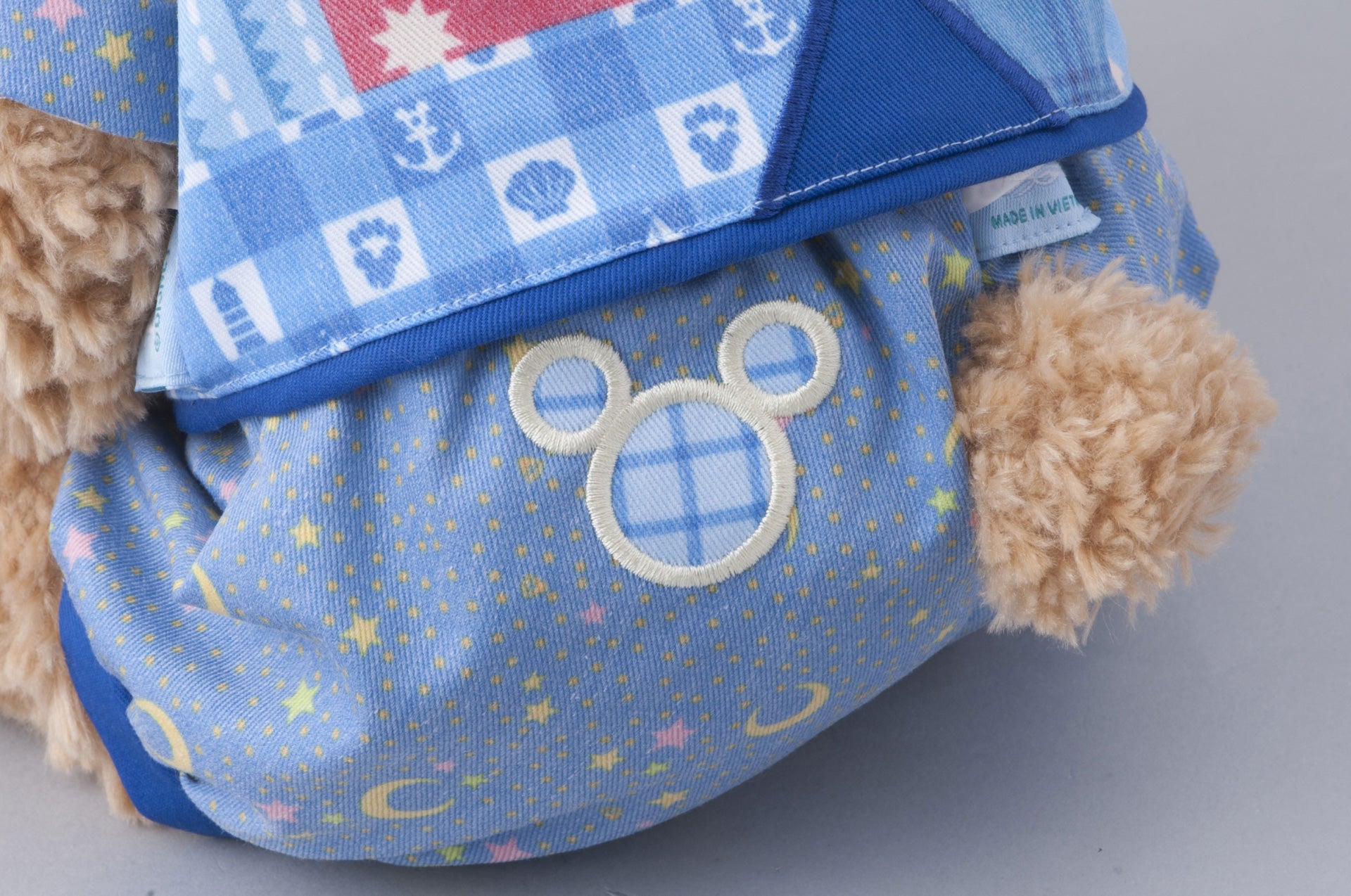 ダッフィー、コスチューム着用（C）Disney