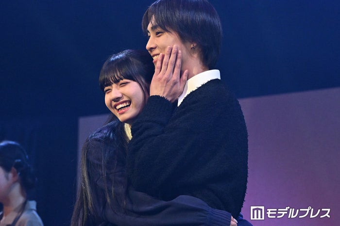 「今日好き」“れいみひ”カップル、ハグで密着 小幡海潤が向井怜衣に公開告白も「大好きです」【青春祭 by 今日、好きになりました。】