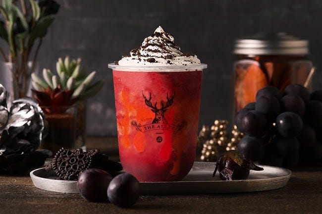 ジ アレイ「魔女のグレープティースムージー」色鮮やかなぶどうのスムージー×豆乳クリームをON