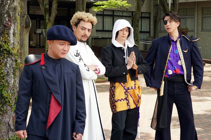(左から)濱田岳、満島真之介、犬飼貴丈、三浦翔平 「新・信長公記~クラスメイトは戦国武将~」第1話より(C)読売テレビ