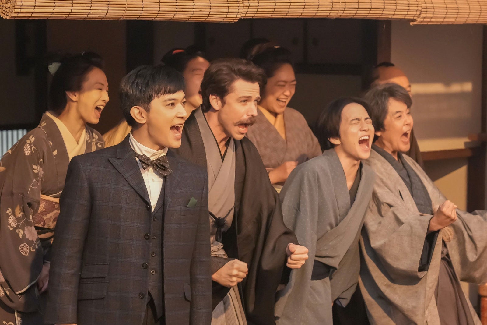 板垣李光人ら「ばけばけ」より（C）NHK