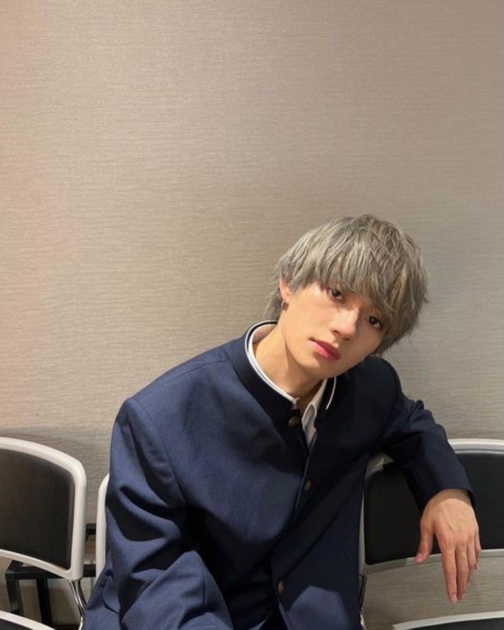 佐野勇斗、“期間限定”銀髪イメチェン公開「かっこよすぎる」の声続出