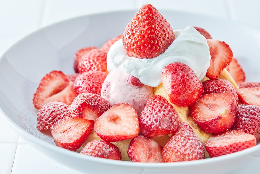 フリッパーズ「奇跡のパンケーキ 極・あまおうがいっぱい」溢れるいちご×極上生クリームの至極の一皿