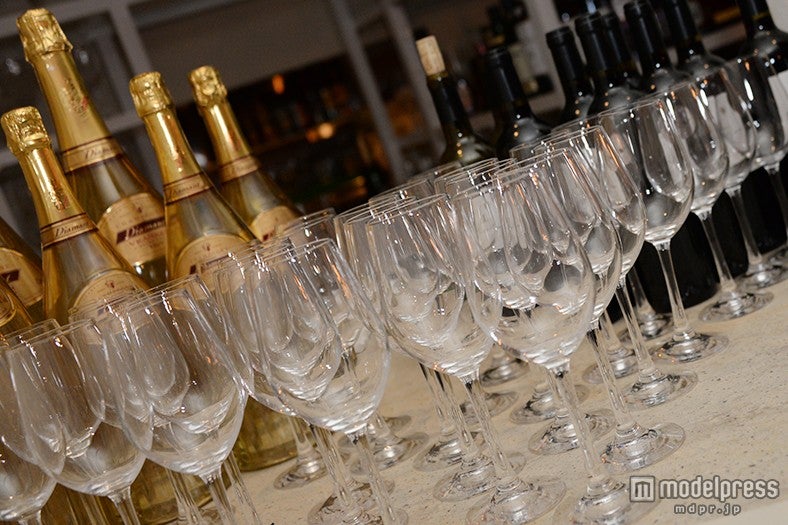 ウェルカムドリンクが並ぶ