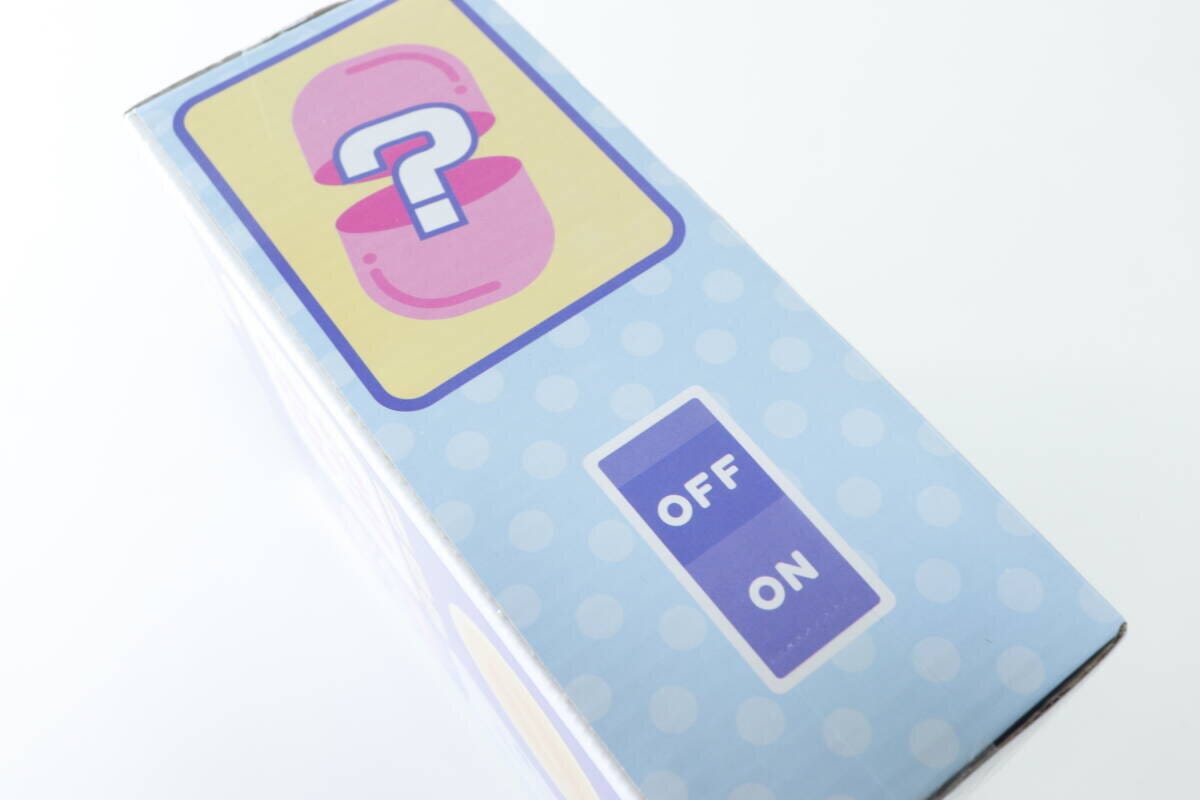 ガチャガチャボックス側面の「？」マークとON/OFFスイッチのイラスト