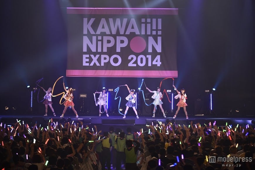 圧倒するステージで熱狂的ファンが続出したでんぱ組.inc