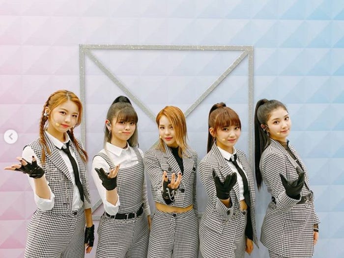 2K5(AYAKA、RIKU、MAKO、MAYUKA、MOMOKA)/NiziU公式Instagramより