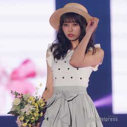 モデルプレス - 欅坂46小林由依、ふんわりガーリーコーデで華やかランウェイ<GirlsAward 2018 S/S >