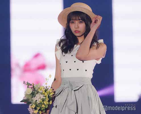 欅坂46小林由依、ふんわりガーリーコーデで華やかランウェイ<GirlsAward 2018 S/S >
