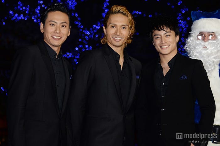 イルミネーション点灯式に登場した(左より)山下健二郎、橘ケンチ、白濱亜嵐