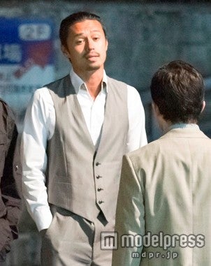 今井洋介（左）