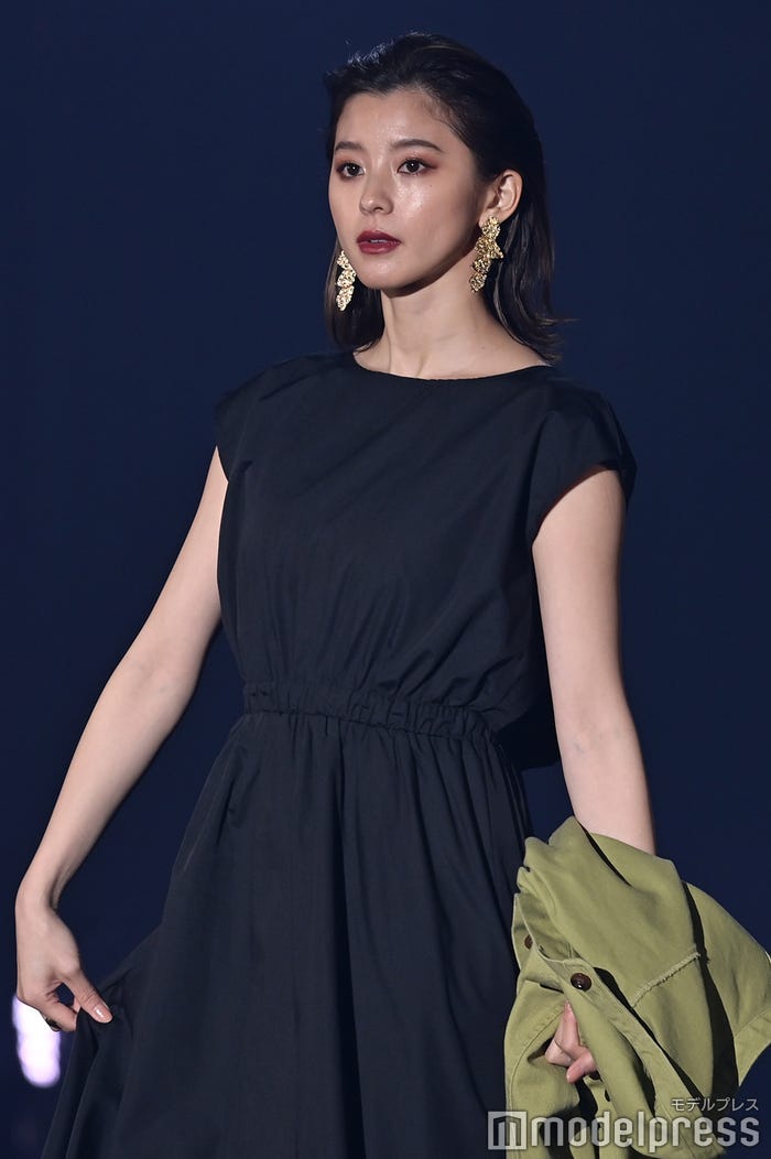 朝比奈彩(C)モデルプレス