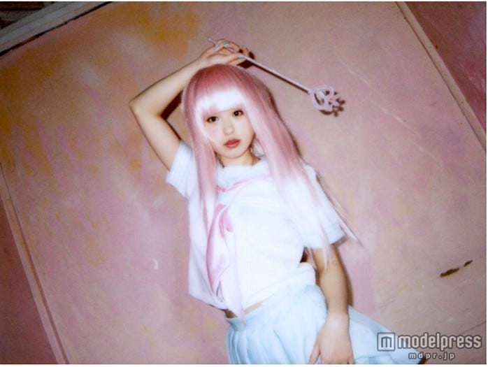 コスプレも披露(「やのあんな MADE in HARAJUKU VOL.1」より、画像提供:アソビシステム)
