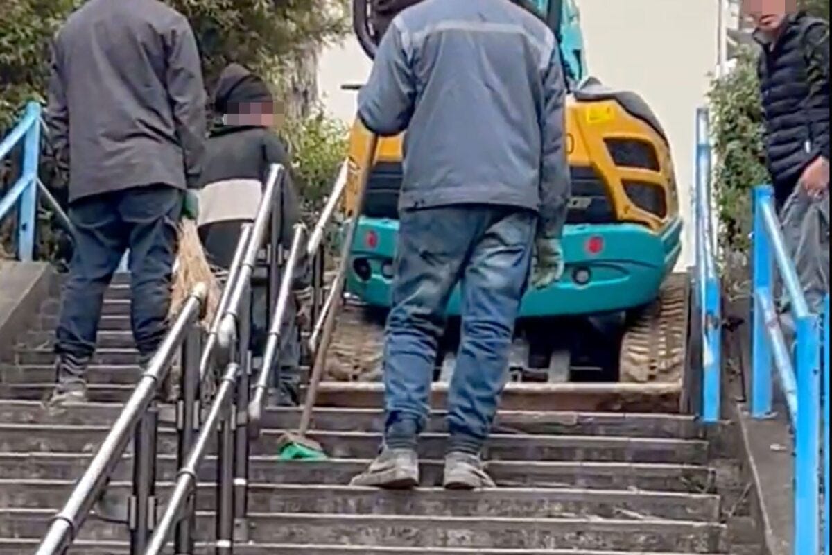 板橋区の解体現場付近の階段