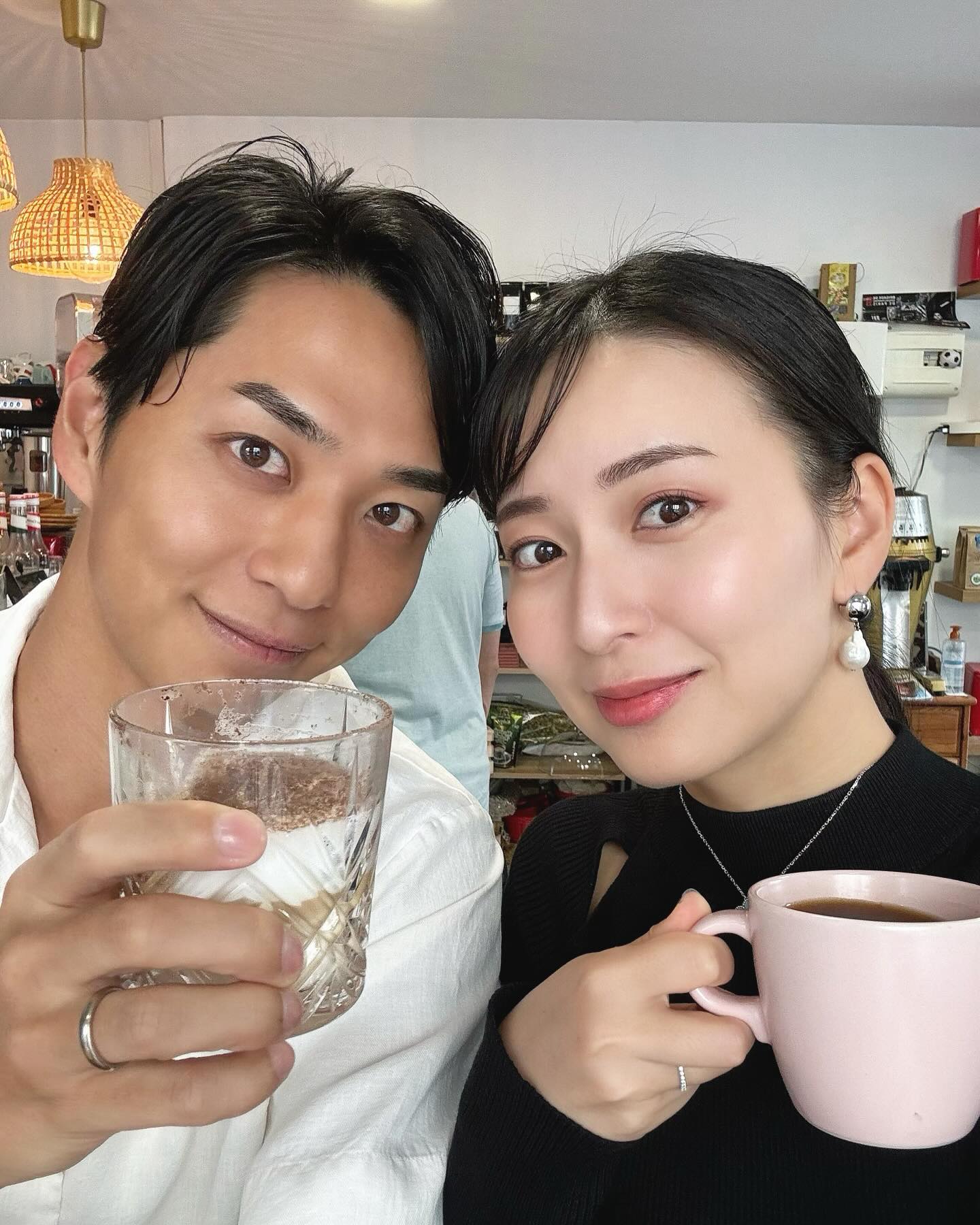 友永真也、岩間恵／岩間恵公式Instagramより