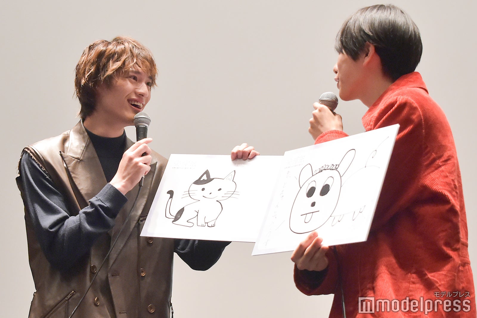 絵心ないと聞いていた上村謙信の絵が上手くて驚く本島純政（C）モデルプレス