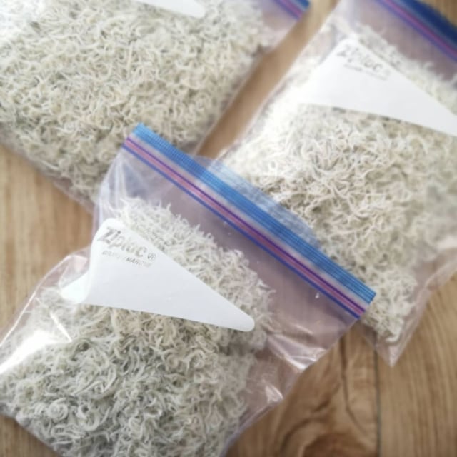 ジップロックに入れたしらす干し