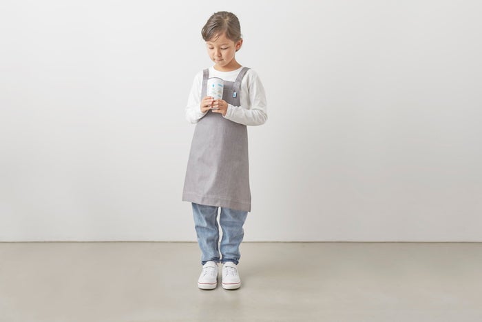 キッズ エプロン 6,050円/画像提供:Blue Bottle Coffee Japan