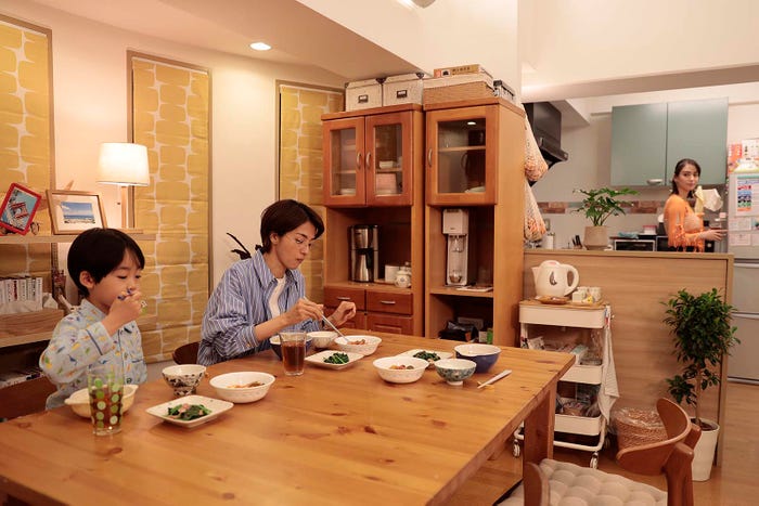 (左から)川原瑛都、満島ひかり、滝沢カレン 「未来への10カウント」第3話より(C)テレビ朝日