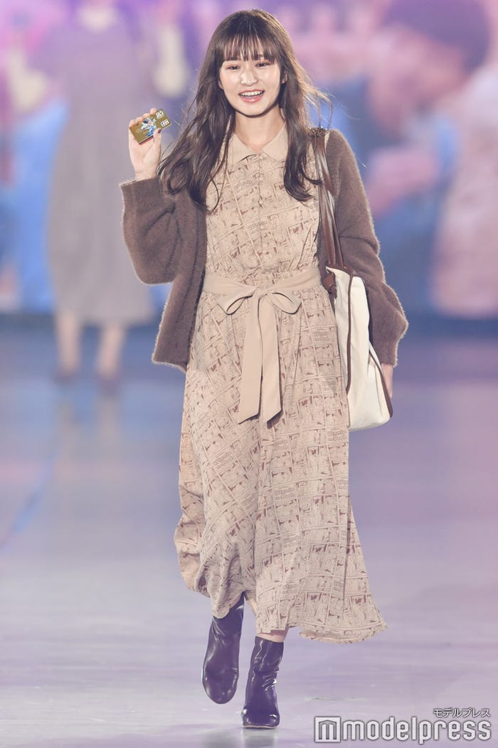 矯正後の伊藤かりん(C)モデルプレス