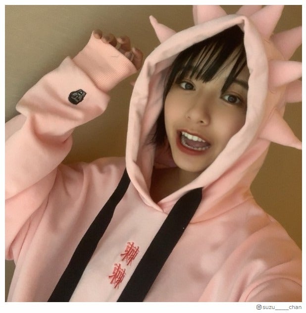 “ティーンのカリスマ”山之内すず「ヒルナンデス！」“トゲトゲパーカー”姿が「可愛い」と話題