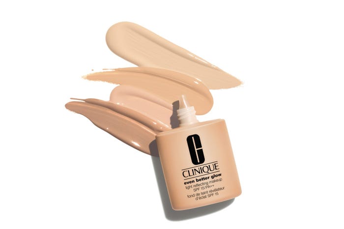 「イーブン ベター グロウ メークアップ 15」/画像提供:CLINIQUE