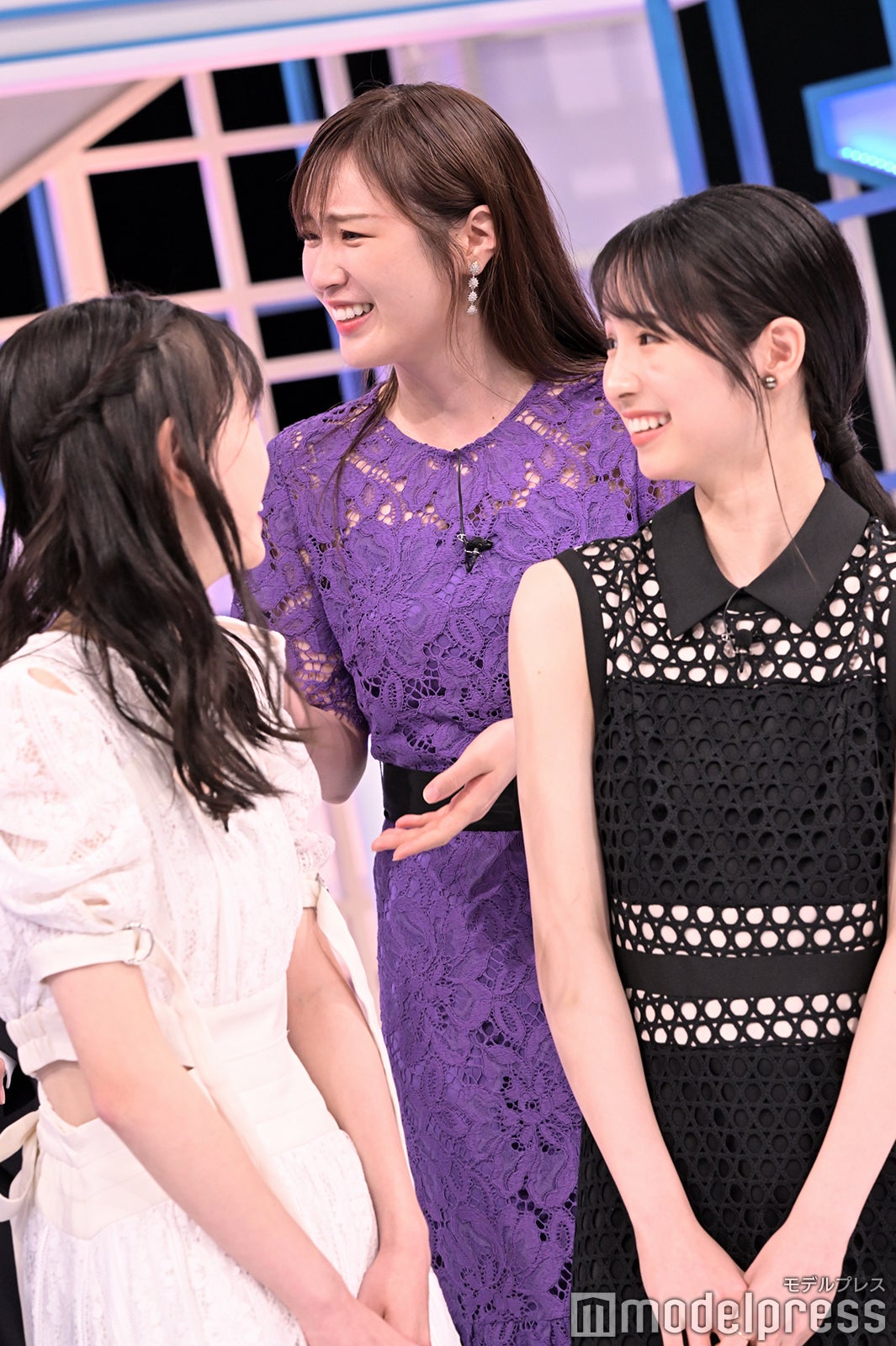 （中央）高山一実（C）モデルプレス