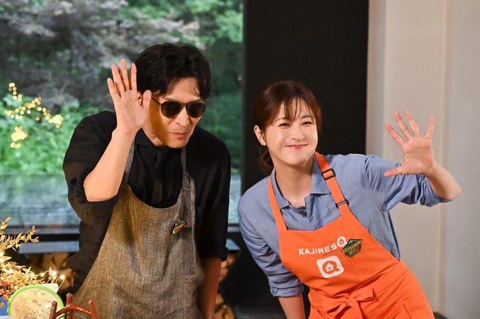 津田健次郎、松本若菜「西園寺さんは家事をしない」第9話より(C)TBS