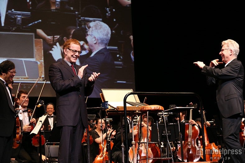 「アリス・イン・ワンダーランド」カーテンコール（C）清水隆行