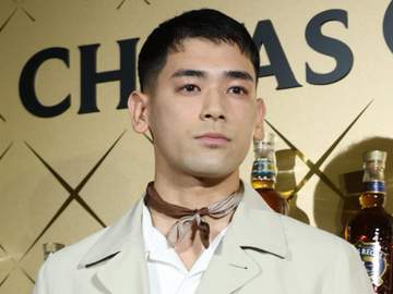 父・本木雅弘に似てきた UTA、190cm圧倒的ビジュアルでイベントに現る 何頭身！？凄い小顔とオーラ