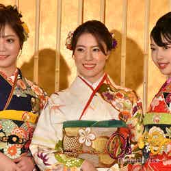 （左から）野島詩織さん、松田絵里沙さん、牧村里奈さん（C）モデルプレス