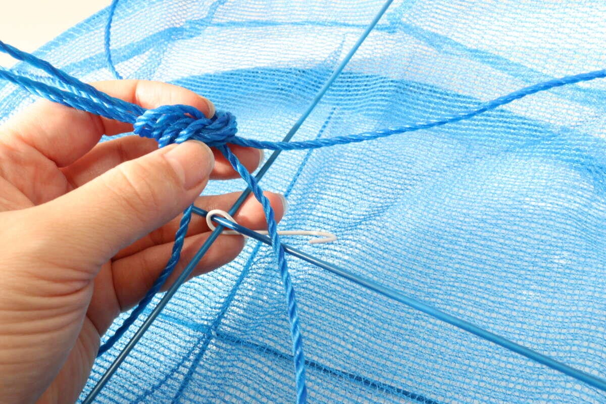 ダイソーのつなげる多用途ネットの上部の紐