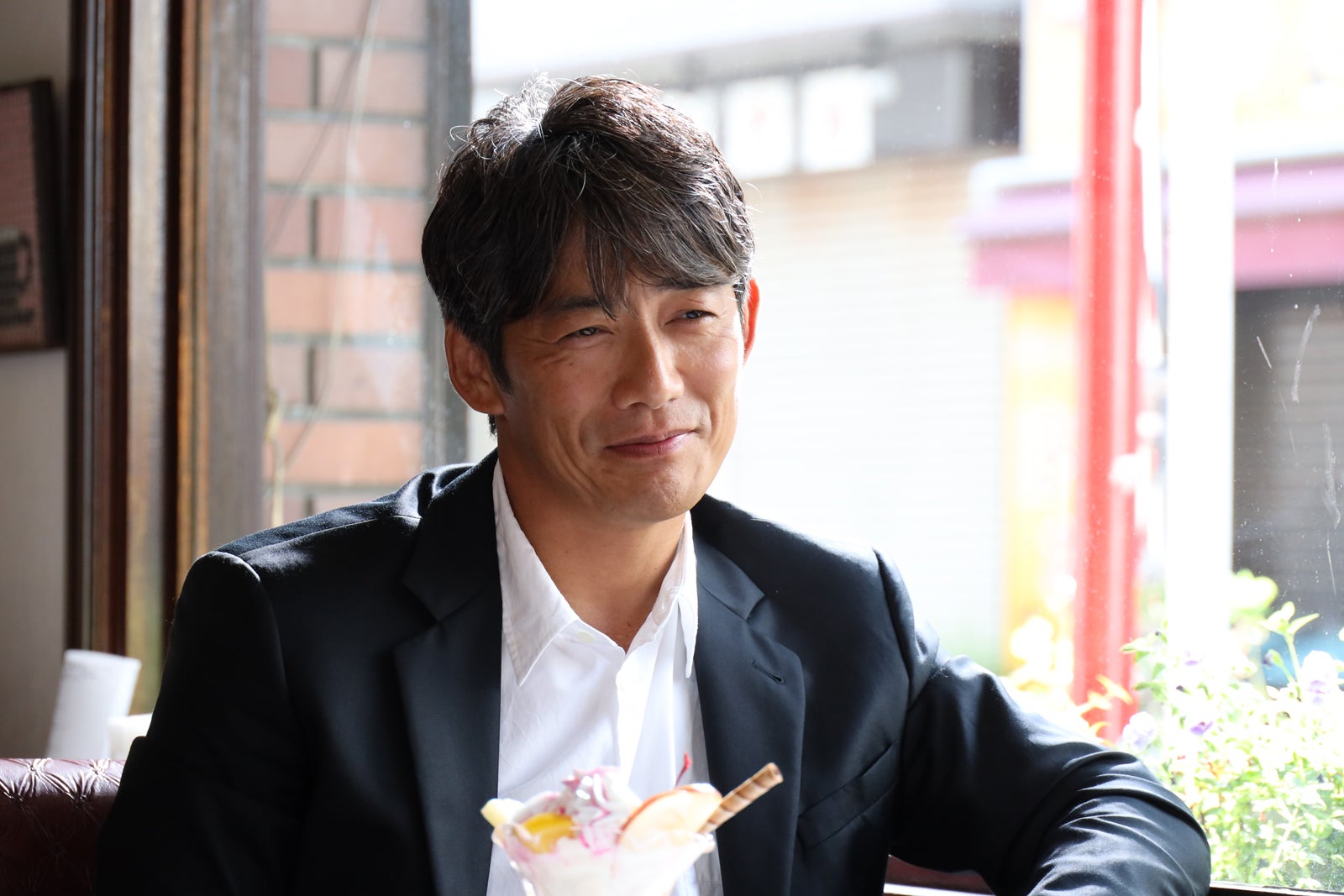 反町隆史さんドラマオフショット GTOリバイバル：26年後の姿収めたオフショット公開 反町隆史