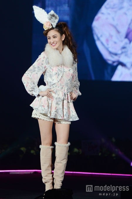 オードリー亜谷香