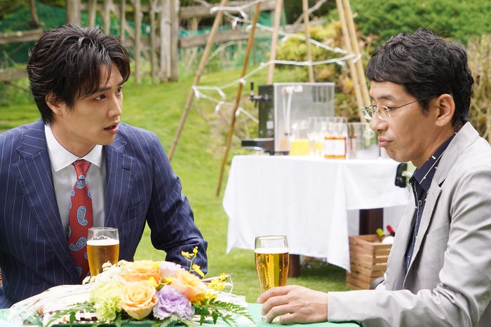 鈴木伸之、野間口徹/「悪女(わる)~働くのがカッコ悪いなんて誰が言った?~」第7話より(C)日本テレビ