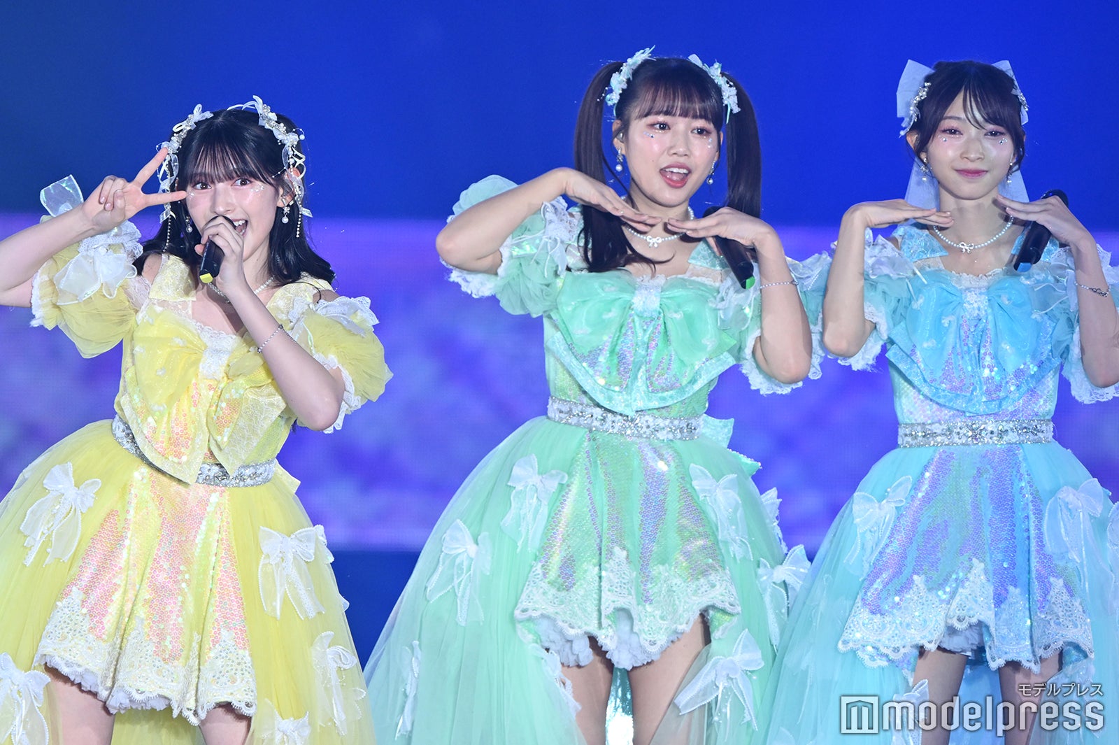 超ときめき宣伝部・坂井仁香、ミニ丈×ロングブーツで美脚輝く
