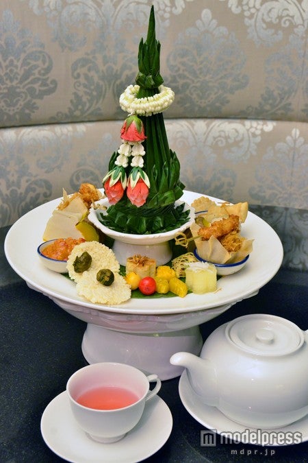 アフタヌーンティーセット「Sri Tong」は2人分で600バーツ（税サービス料別）、10種類の紅茶から好みのものを選べる