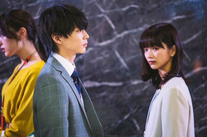 佐藤大樹、見上愛(C)「liar」製作委員会/MBS・TBS