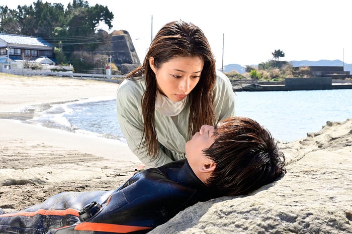 石原さとみ「恋はDeepに」第1話より (C)日本テレビ