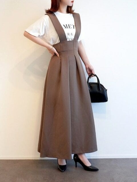 ロゴTシャツ　コーデ　夏