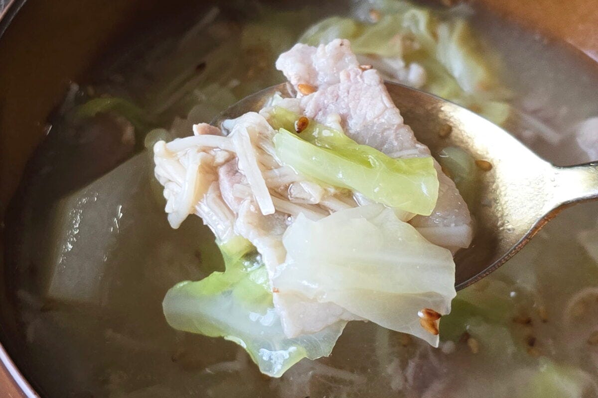 キャベツと豚バラの旨味スープ