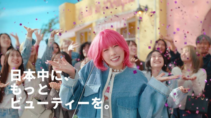 仲里依紗「ホットペッパービューティー」CM「ビビビ祭 パレード」篇(提供写真)