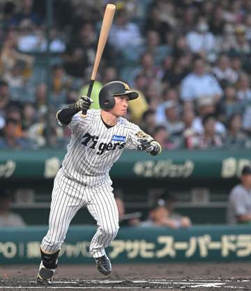 阪神・近本が先頭打者本塁打 1カ月ぶり甲子園に快音 今季自身初 14試合ぶりの3号ソロで先制「チームを勢いづける打席にしたいと思っていた」