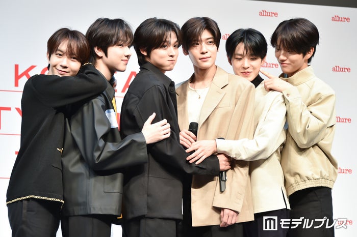 NCT WISH、“くっつきポーズ”披露 今の願いも発表「健康」「野菜もいっぱい食べる」【ALLURE K-BEAUTY FAIR in TOKYO】