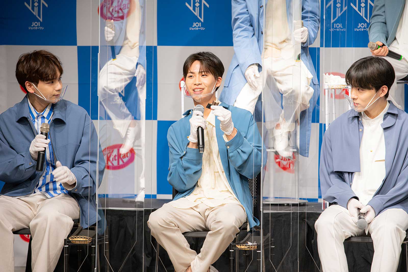 （左から）豆原一成、川尻蓮、川西拓実（提供写真）