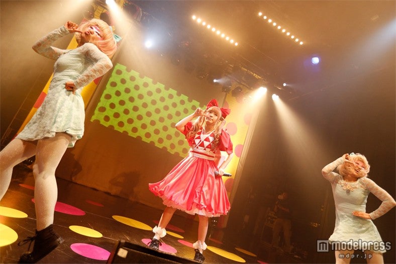 衣装チェンジ3回、全20曲を披露したきゃりーぱみゅぱみゅ／PHOTO by 石井亜希