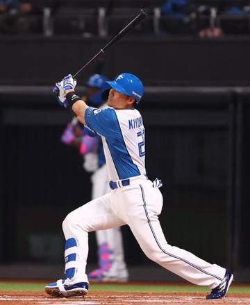 今季初勝利へ日本ハム打線が大爆発！二回に一挙7点 水野、田宮が連続適時打、内野ゴロで本塁突入→リクエスト成功で追加点、清宮幸3号3ラン＆レイエス1号の2者連続弾